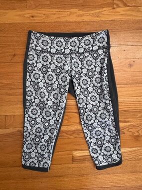 Lululemon Ignite Crop Women’s 6 Twiggy Boho Floral